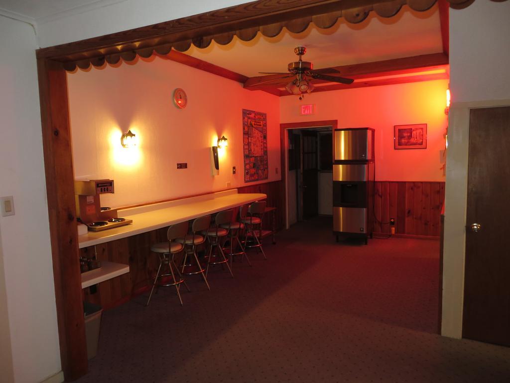 Travelers Inn Motel Eagle River Exterior foto