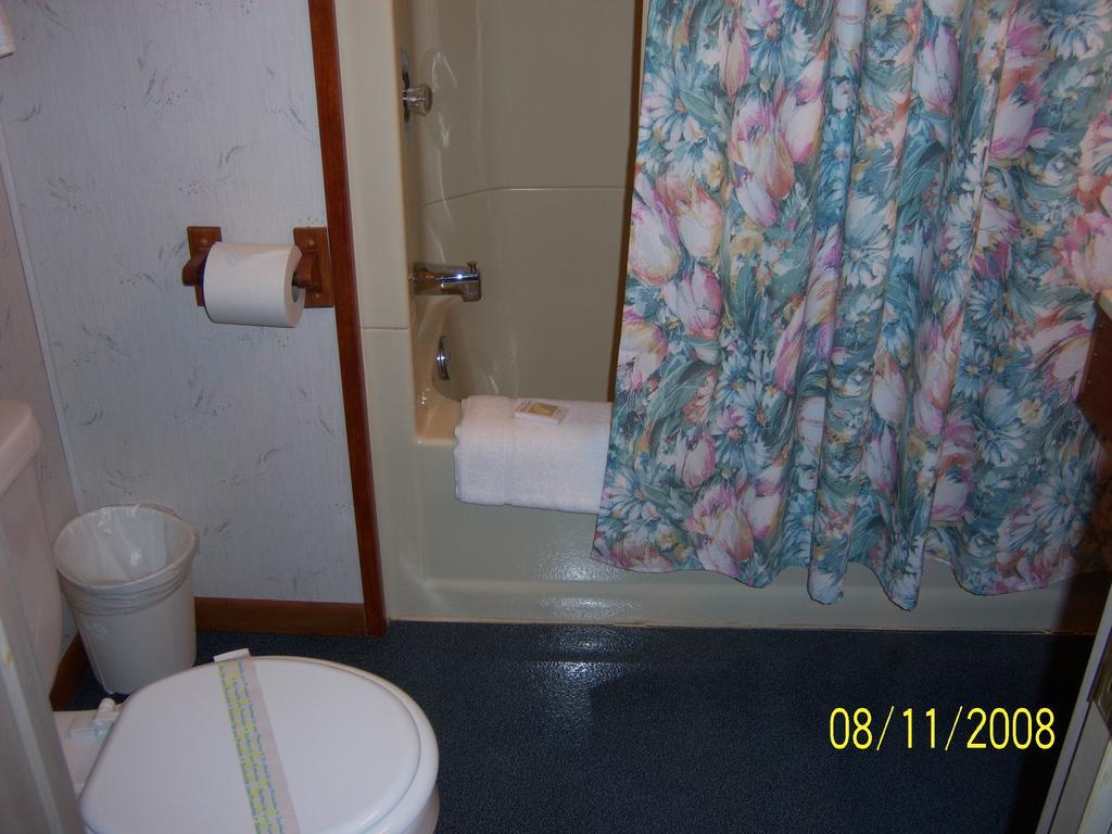 Travelers Inn Motel Eagle River Cameră foto